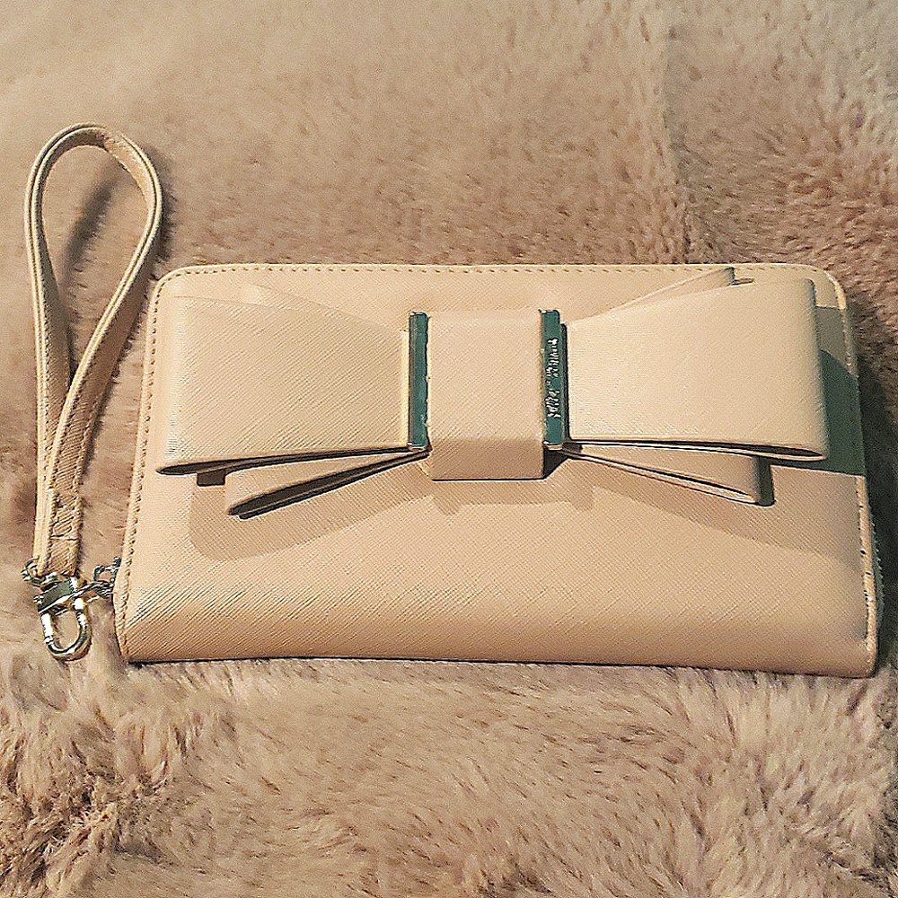 Betsey Johnson Zip Around Wrislet Wallet NWOT